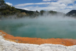 Brodelnde Hexenküche im Inselinneren