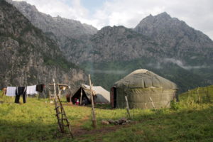 Durchnässt im Alay-Gebirge